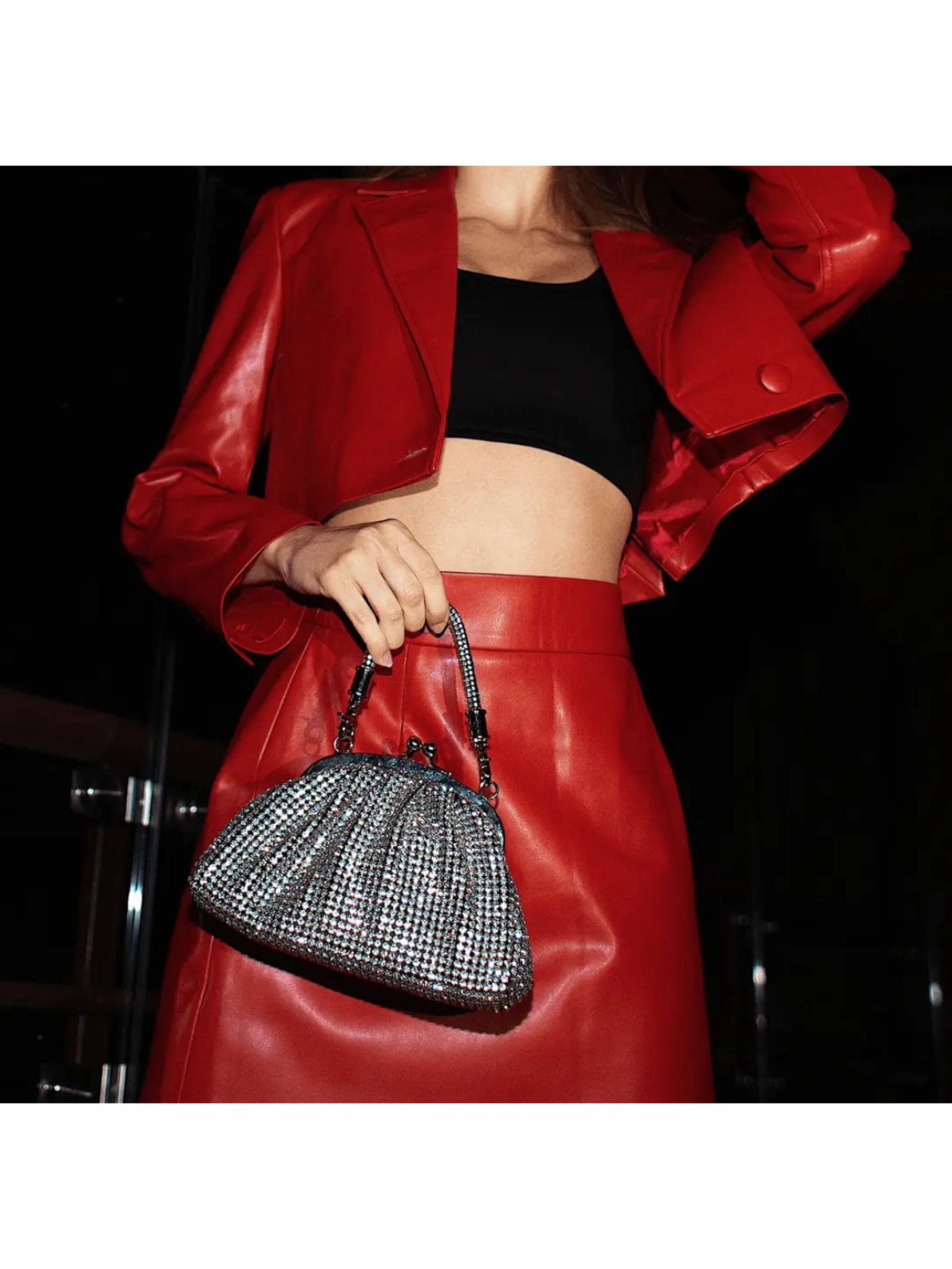 Bolso asa diamantes incrustados