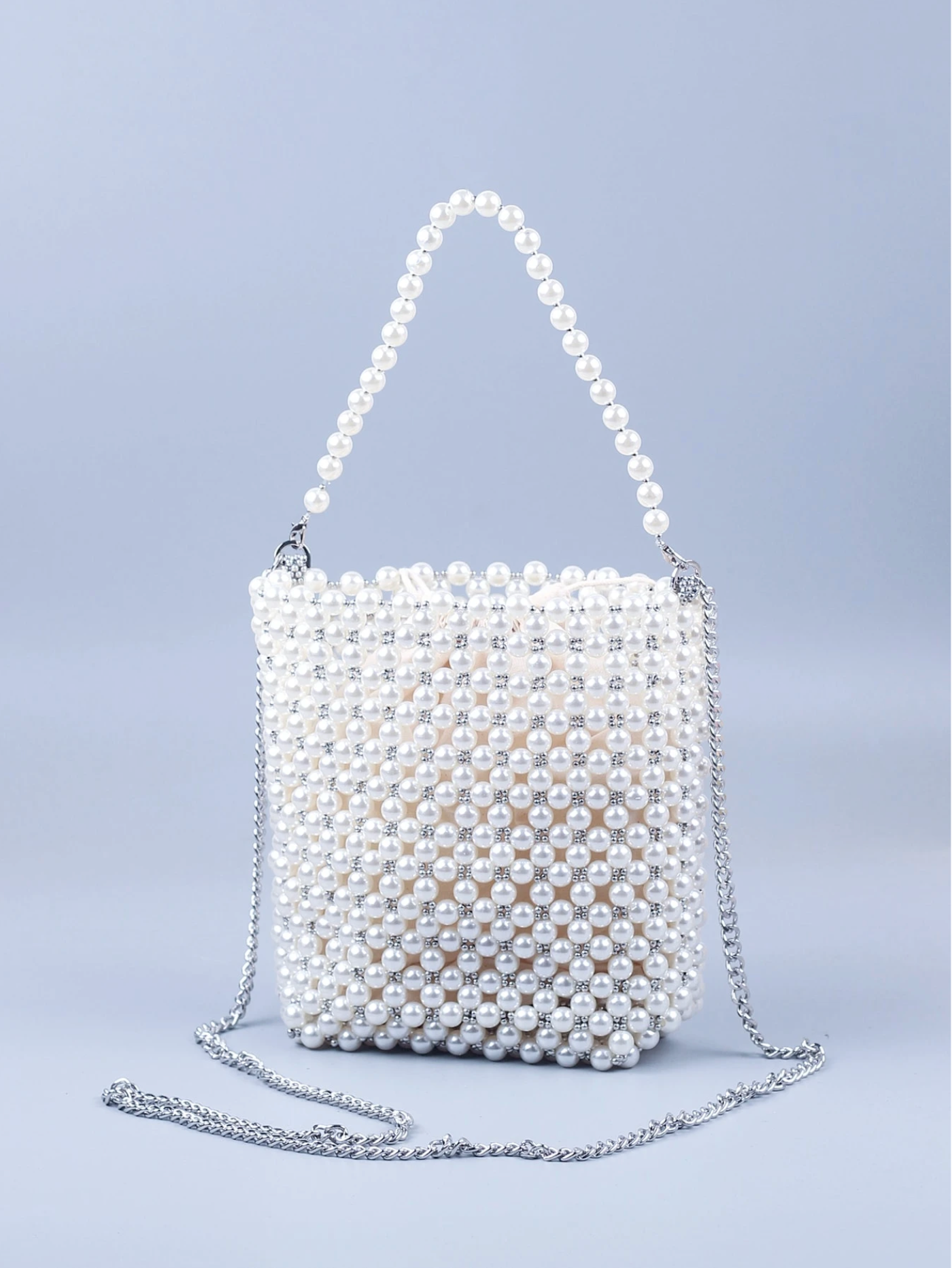 Bolso bucket perlas tejidas