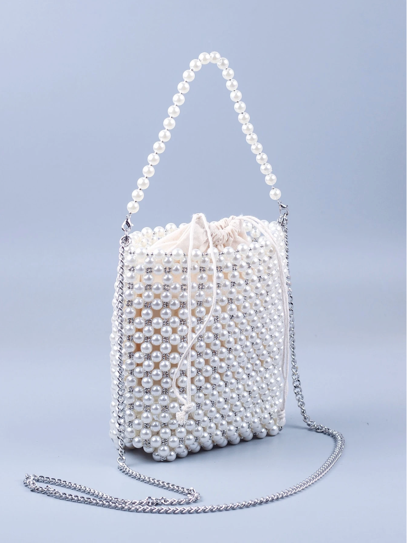 Bolso bucket perlas tejidas